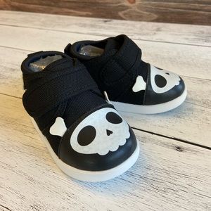 ikiki Captain Zuga Squeaky Shoes - Size 4